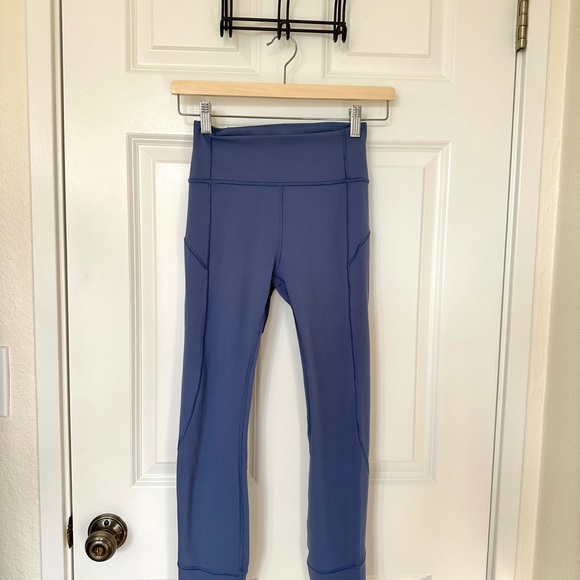 Lululemon Leggings - Size 4 - Blue - Picture 4 of 4